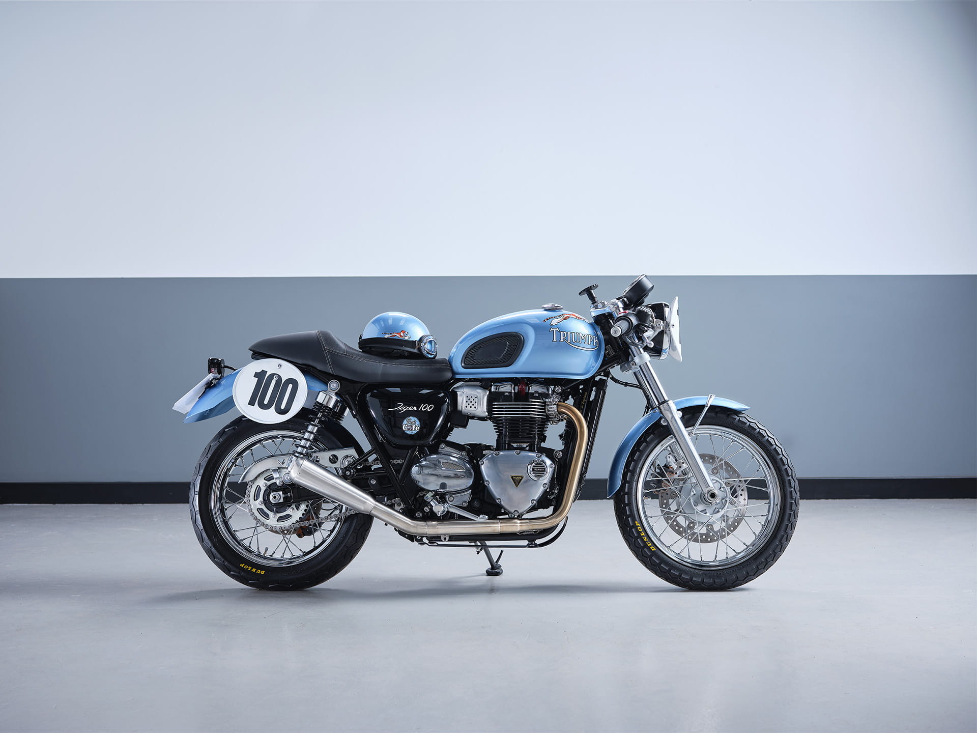 Triumph store bonneville build